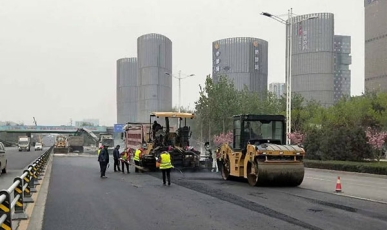濟(jì)南壓路機(jī)出租，發(fā)動(dòng)機(jī)該如何保養(yǎng)？要點(diǎn)詳解